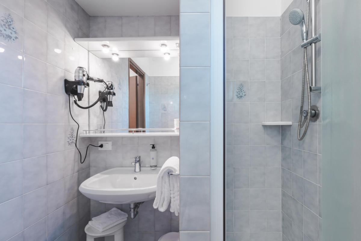 CENTRO HOTEL - Venice Airport - Housity