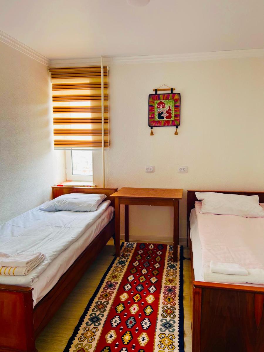 Tumar Guest House - Housity