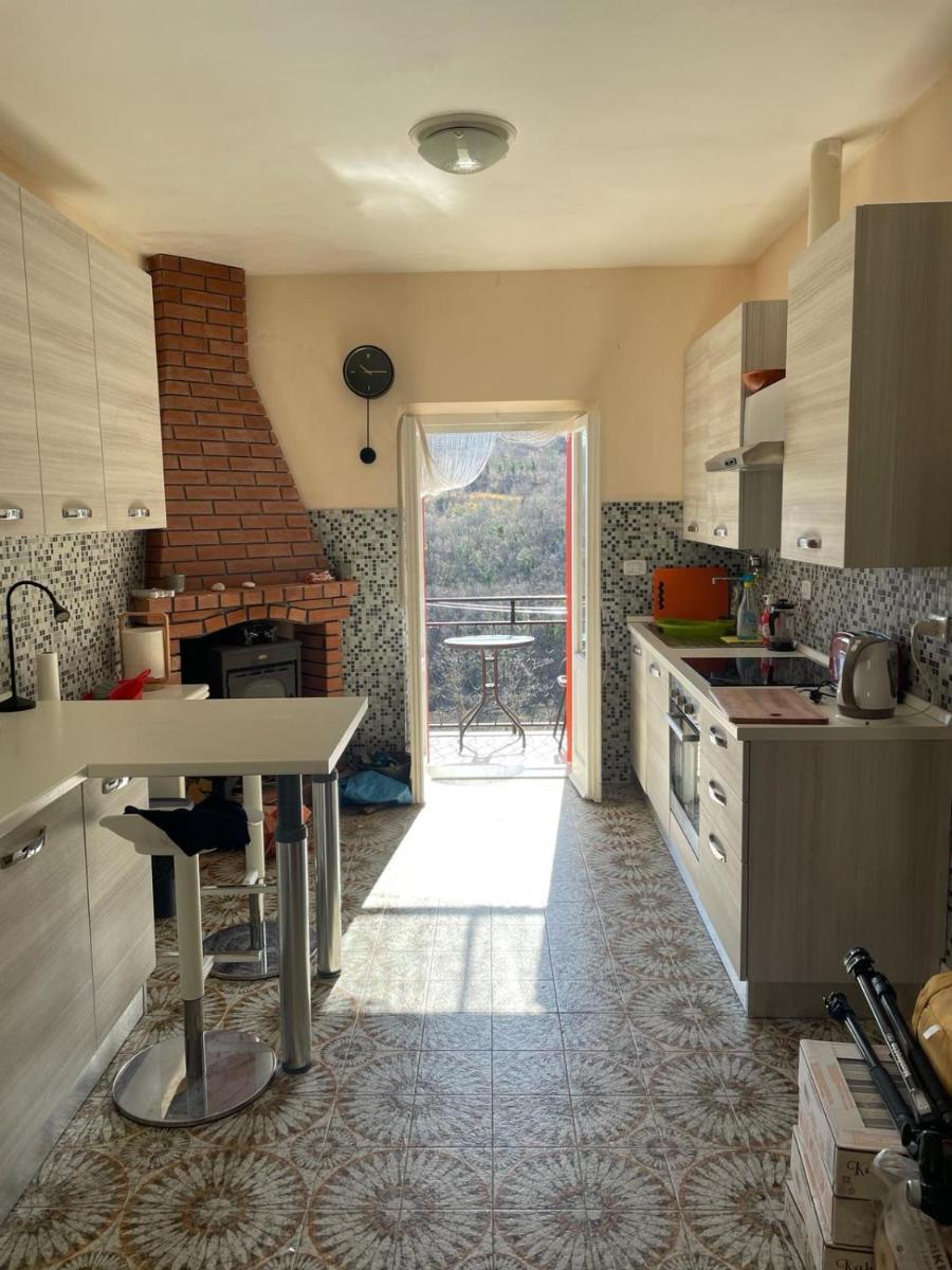 Beautiful Open Plan Studio Apartment with a fantastic balcony view - Housity