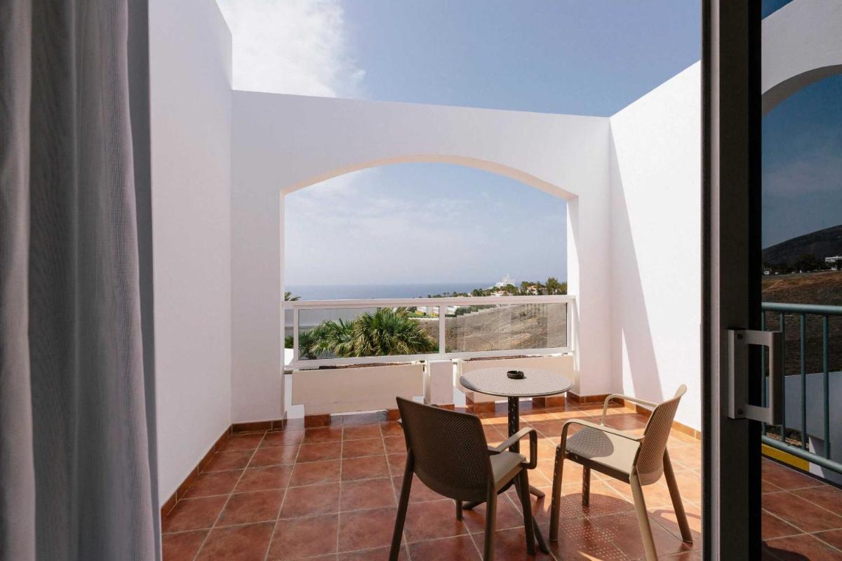 Un balcón o terraza de Alua Village Fuerteventura - All Inclusive