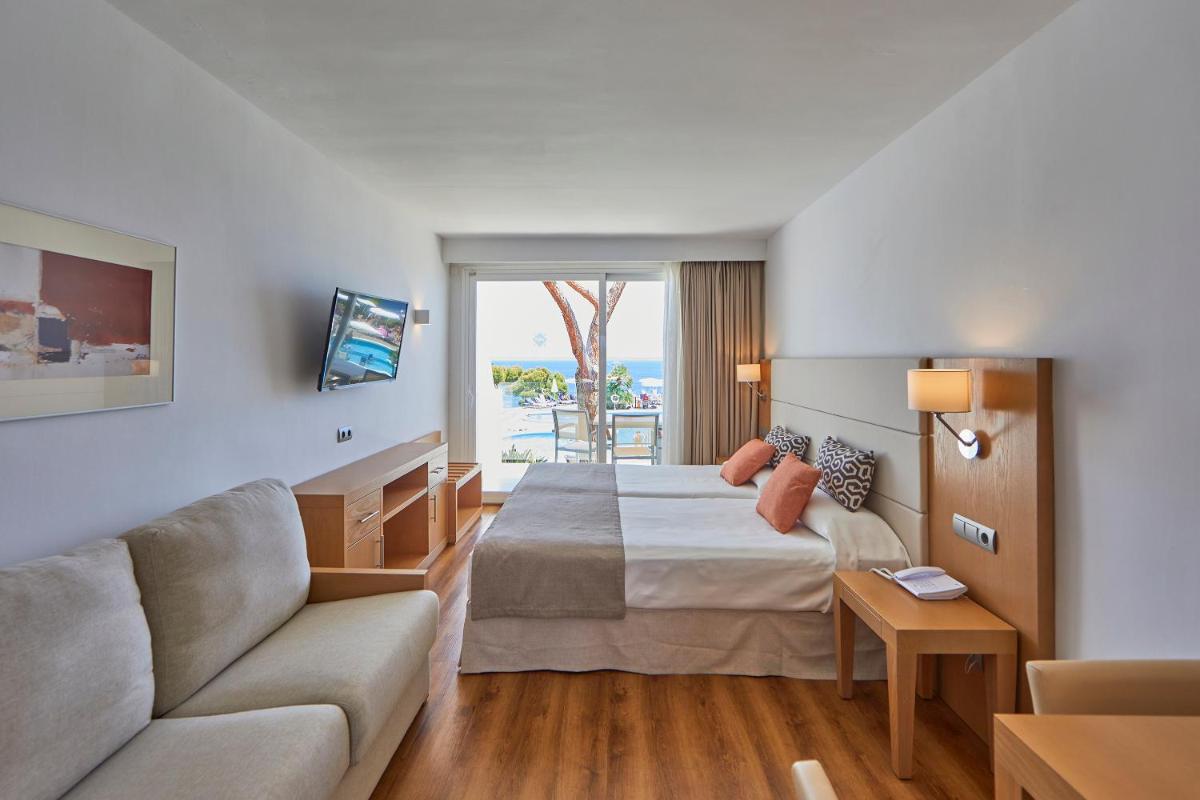 Cama o camas de una habitación en Aparthotel Ponent Mar
