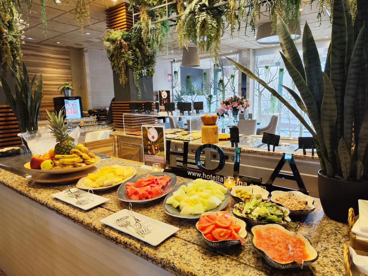 Comida en o cerca de este hotel