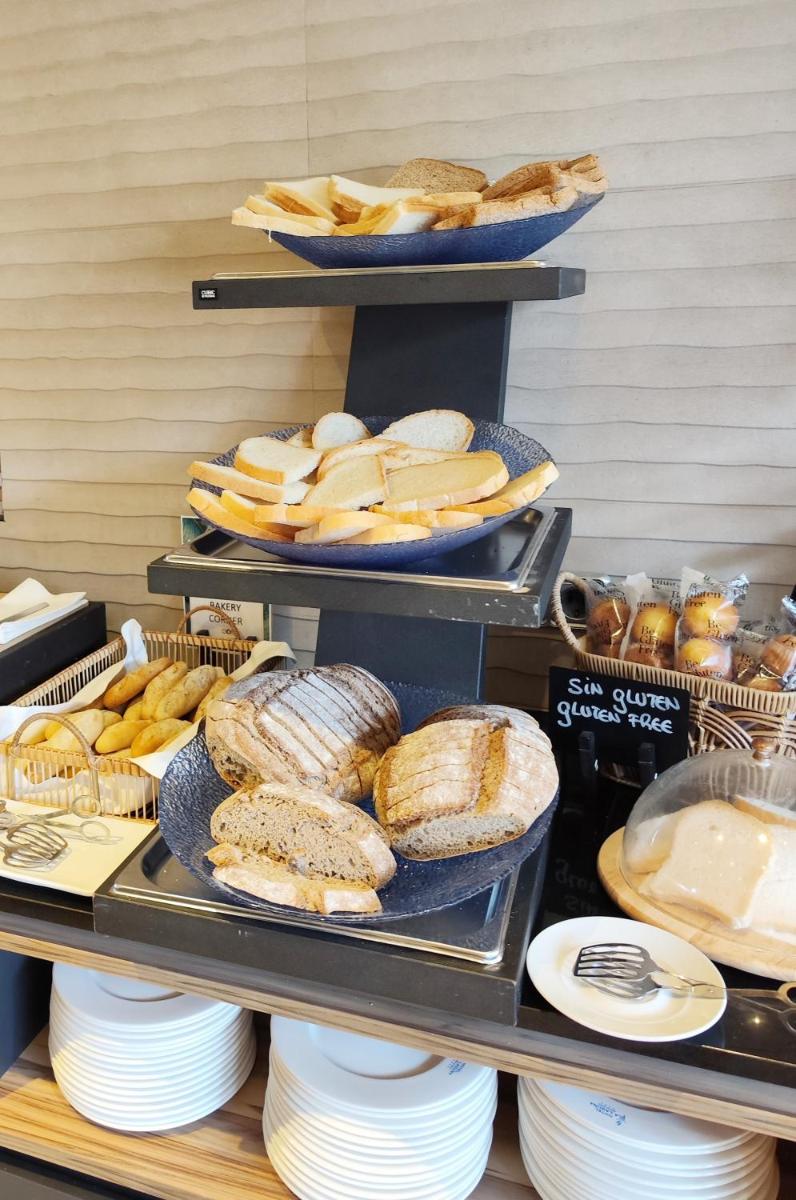 Comida en o cerca de este hotel
