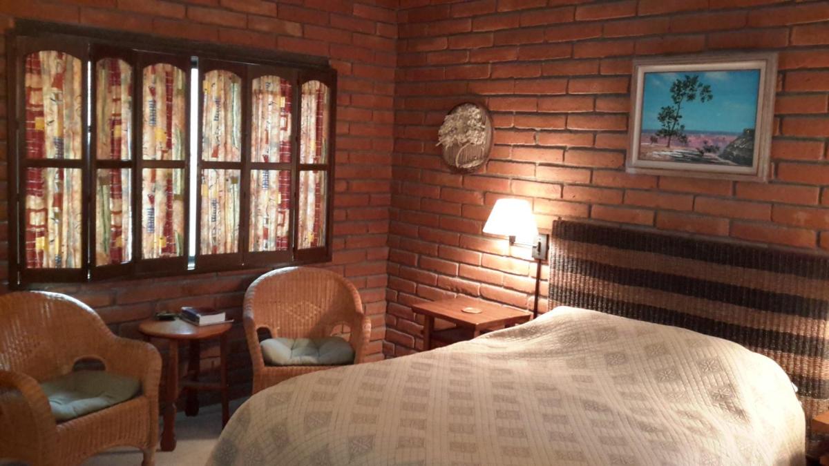 Desert Trails Bed & Breakfast - Housity
