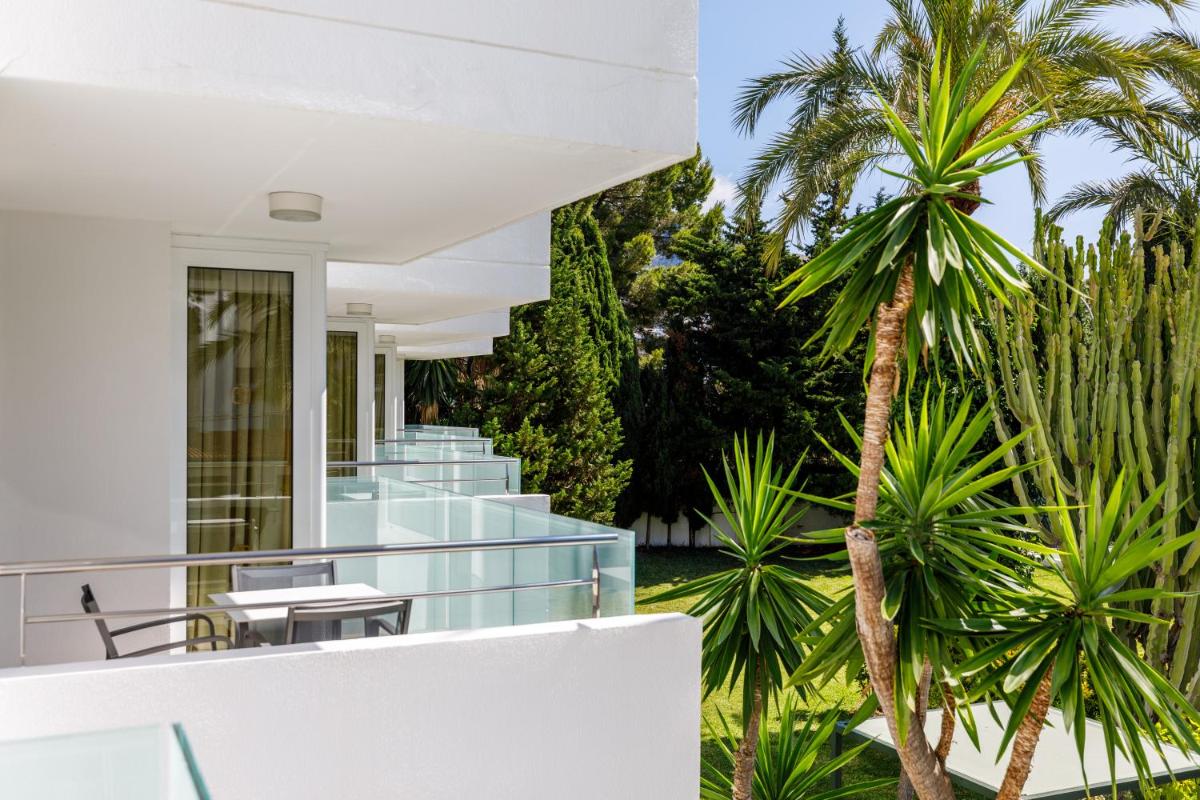 Jardín al aire libre en Hotel Illa d'Or & Club Apts 4* Sup