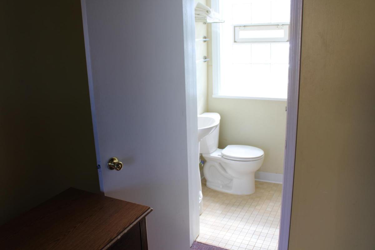 Crest Motel - Housity