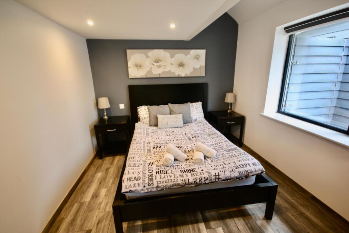 Ferndown Holiday Let - Housity