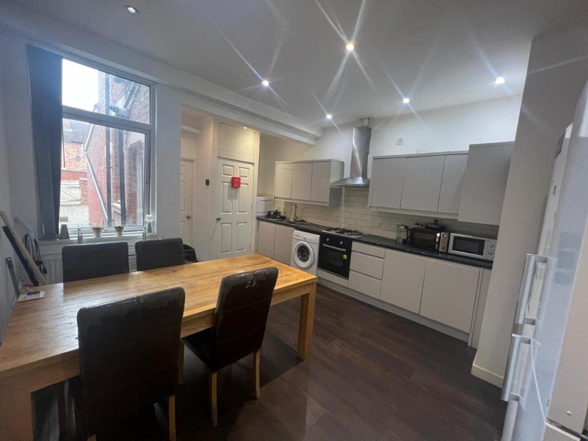 Suitetrails - Deluxe Ensuite Studio With Private Kitchenette In Coventry