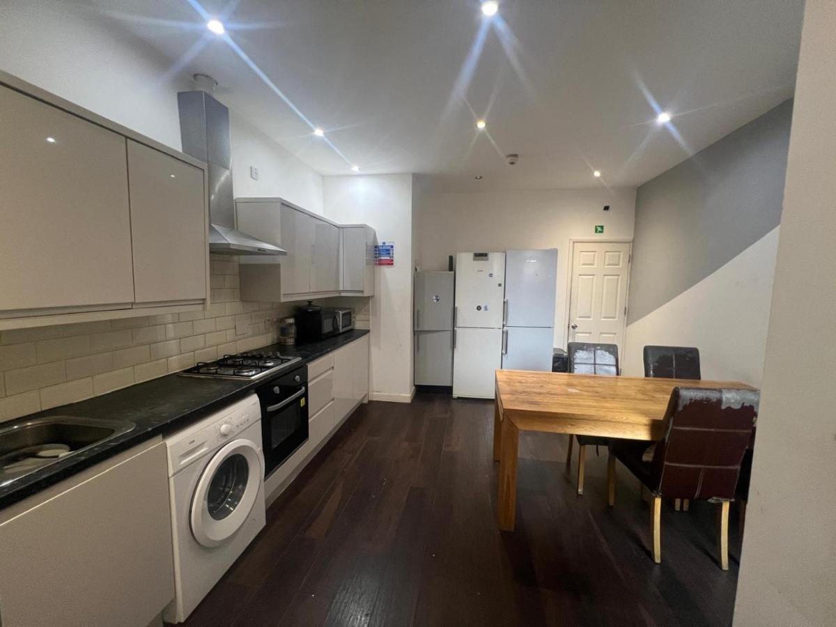 Suitetrails - Deluxe Ensuite Studio With Private Kitchenette In Coventry