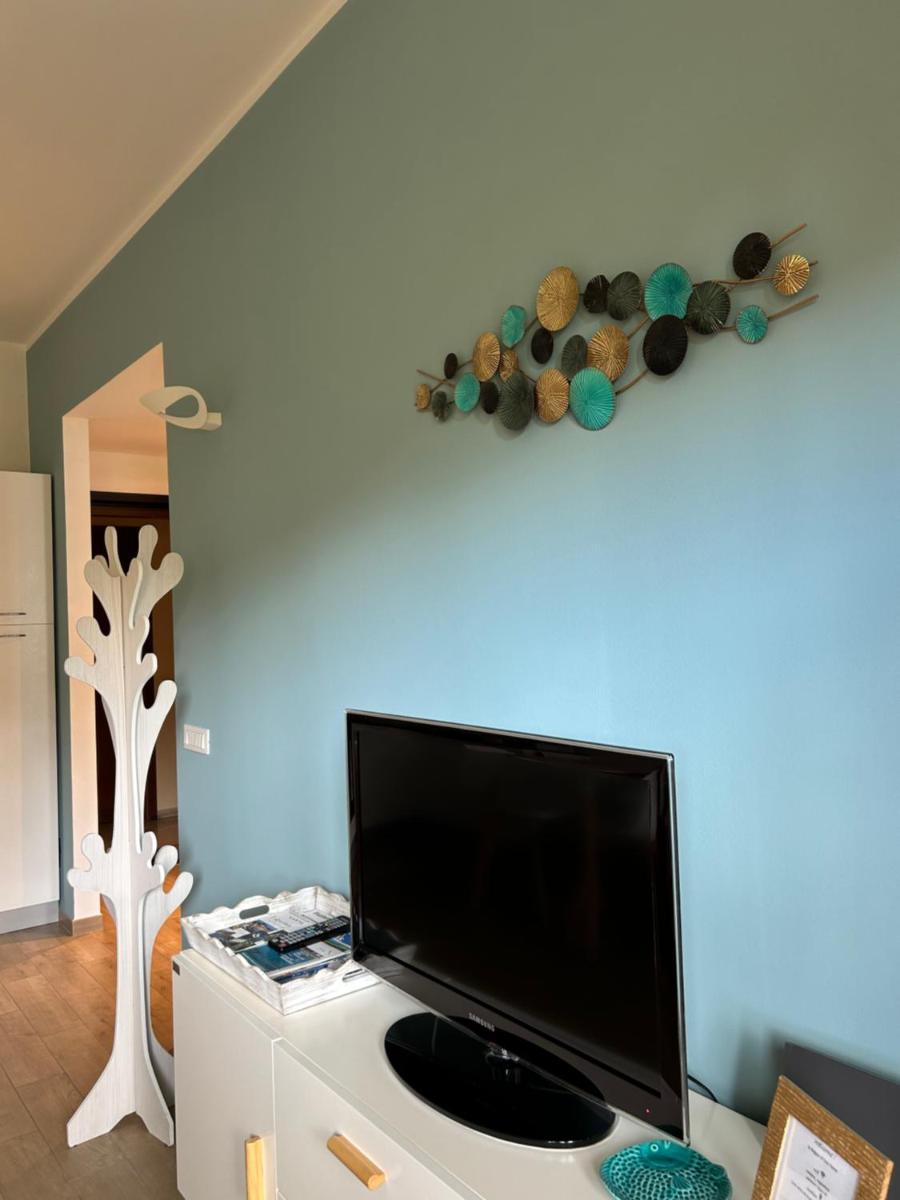 RAGGIO DI SOLE - pool, tennis, parking, sea view & relax - Housity