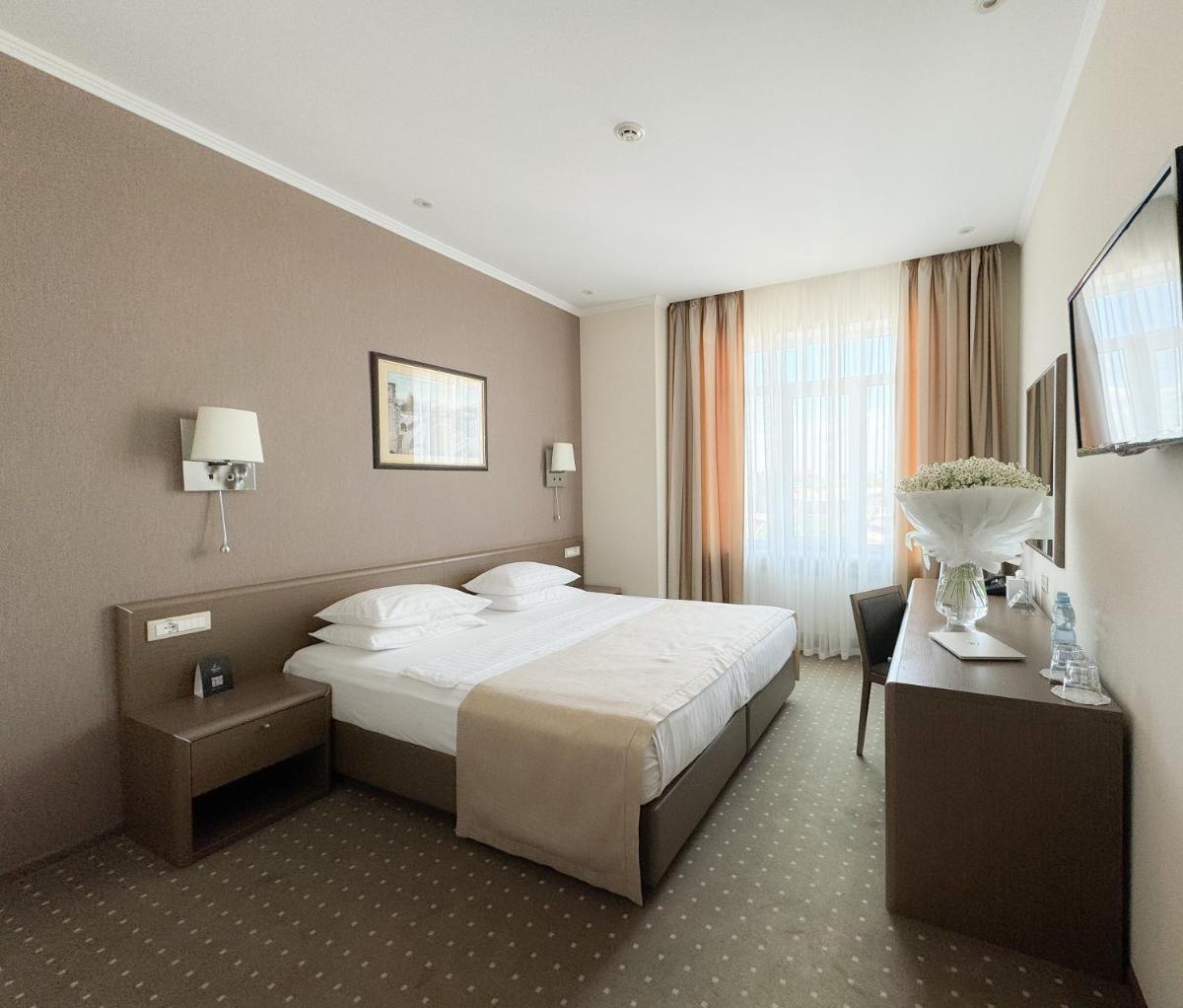 Alexandrovskiy Hotel - Housity