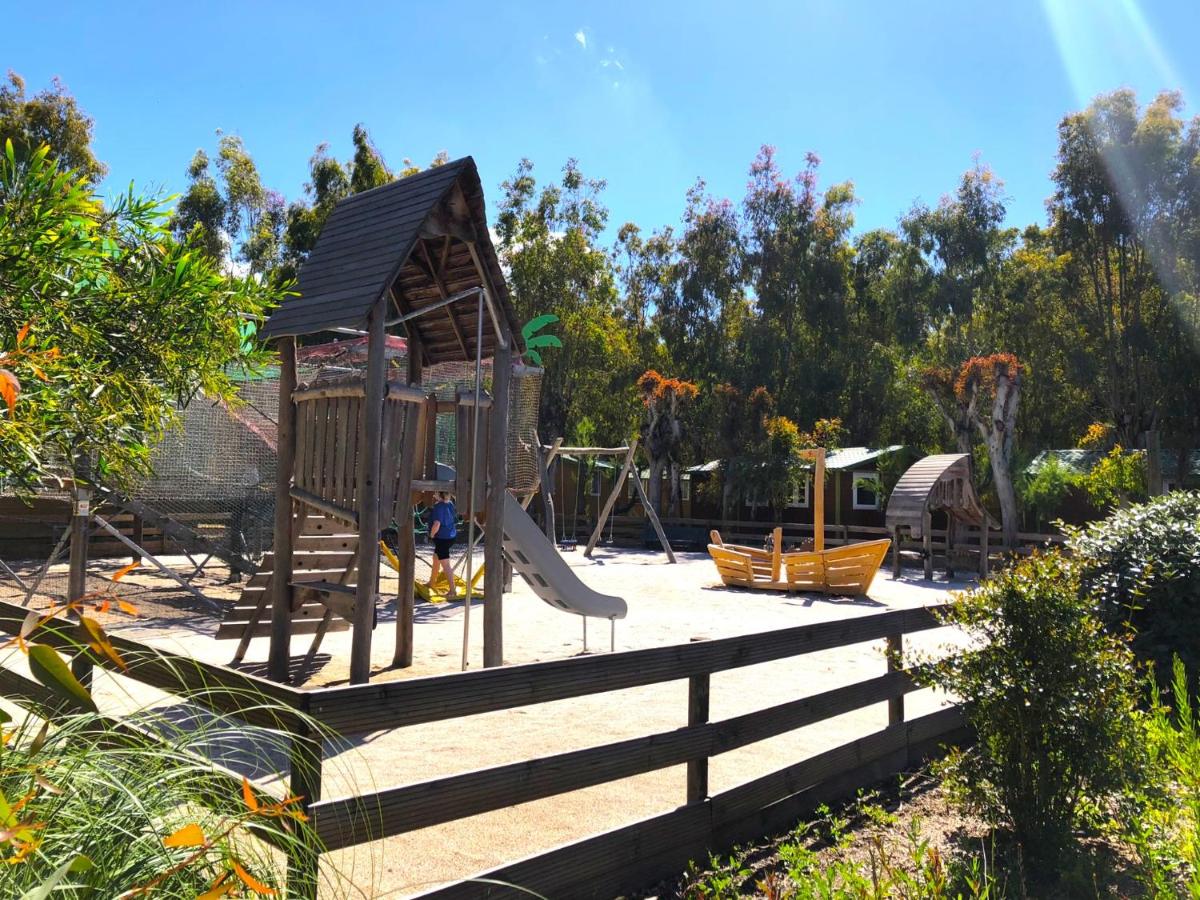 Aire de jeux pour enfants de l'établissement Camping La Pinède