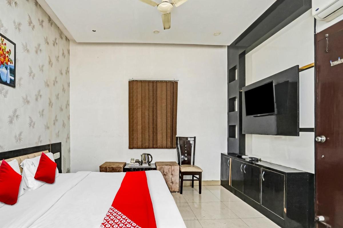 Flagship Hotel The Royal - Housity