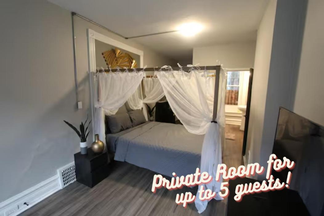 ☆☆ Modern Coed Dorm in Reading ☆☆ - Housity