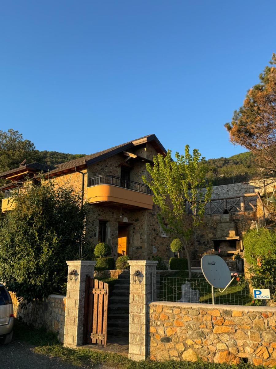Shtepia Tradites Gjinar - Housity