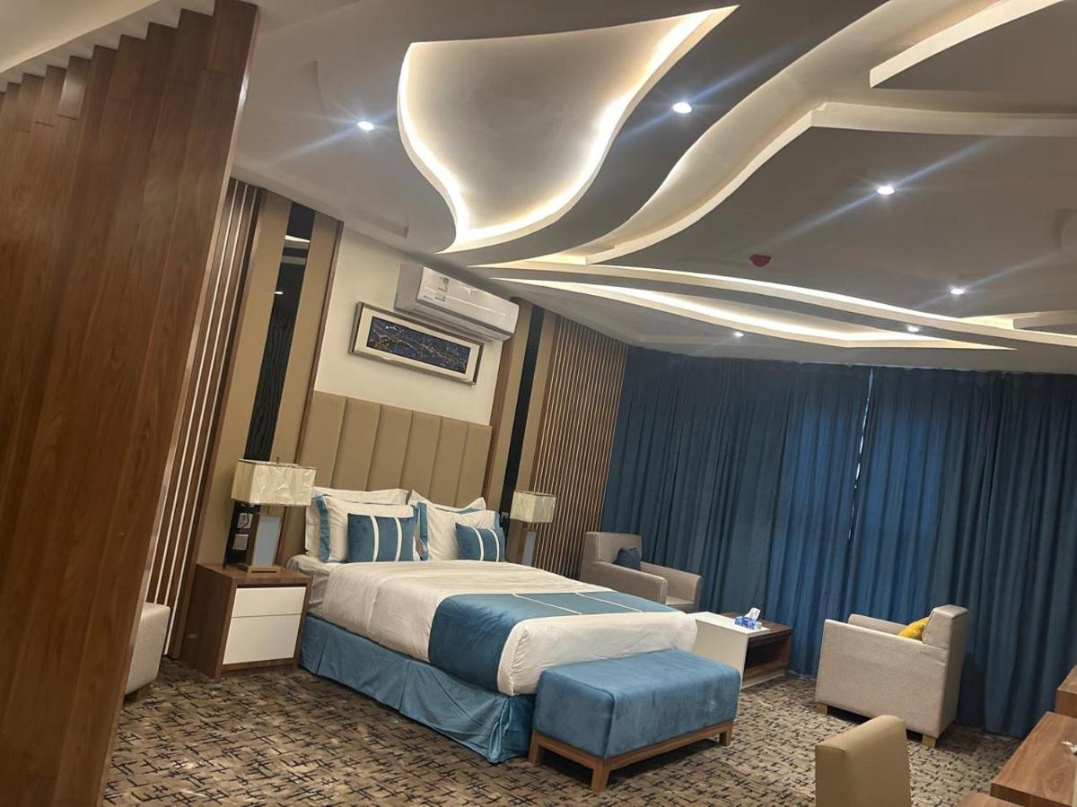 كيان ان Kian N - Housity