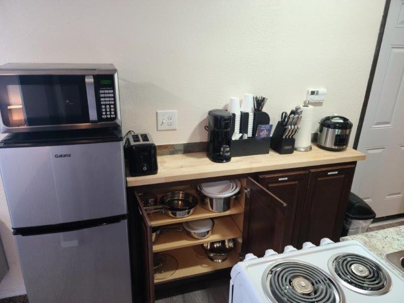 070B Grand Canyon Suite with Kitchenette near South Rim Sleeps 4 - Housity