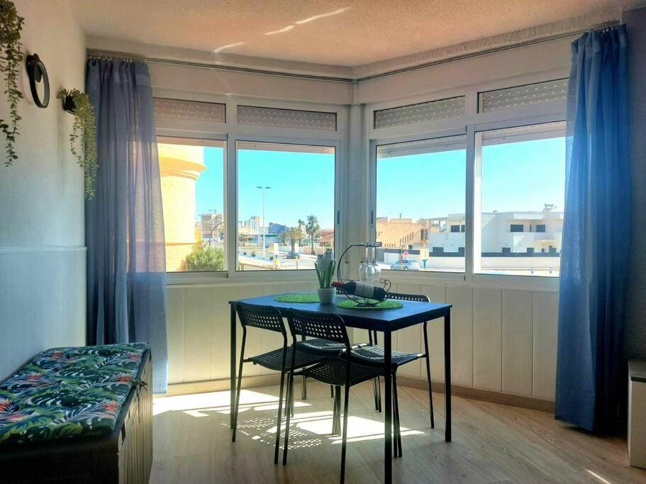 M&G Cozy Studio Apartment -beachfront,WIFI,AirCon,FullyEquipped - Housity