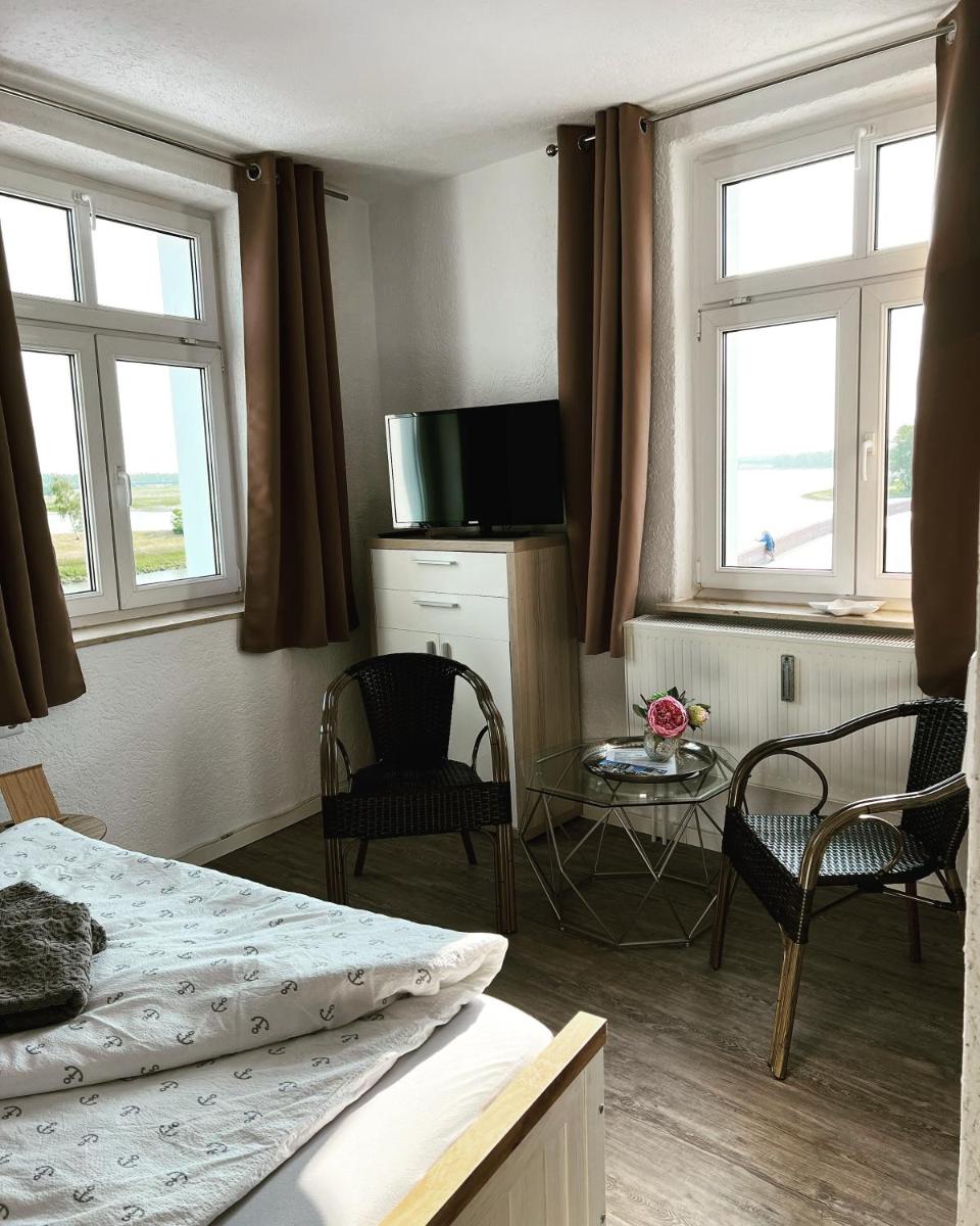 Pension zum goldenen Anker direkt an der Elbe - Housity