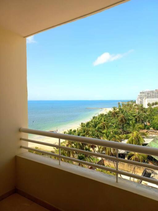 Hermoso apartamento con vista al mar y acceso directo a la playa - Housity
