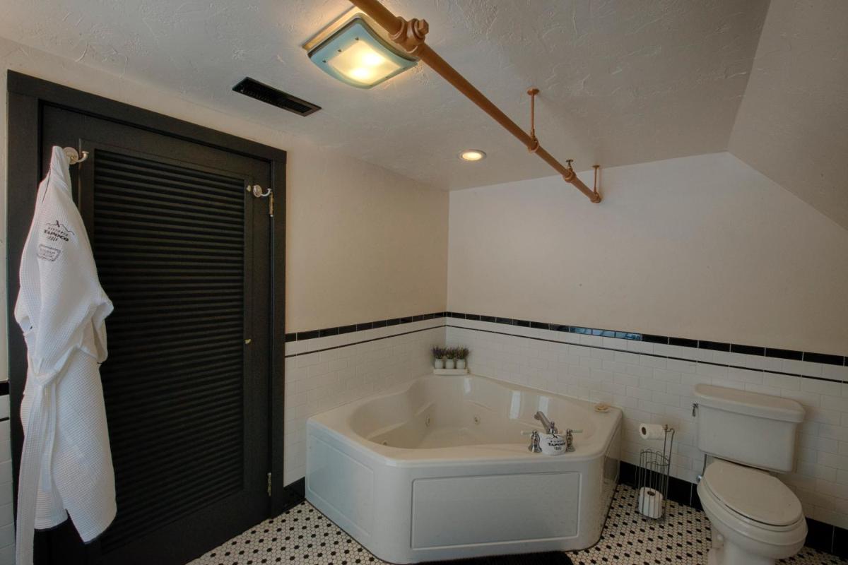 Historic Tapoco Lodge - Housity