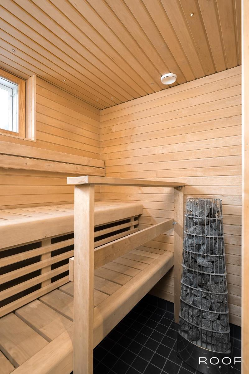 Cozy Holiday Home with Sauna, Outside Jacuzzi & Breakfast - Housity