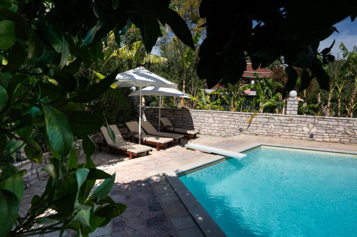 Kaiafas Lake Hotel - Housity