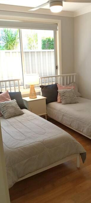 New 2 Bedroom house, Free parking, WiFi & welcome gift on arrival - Housity