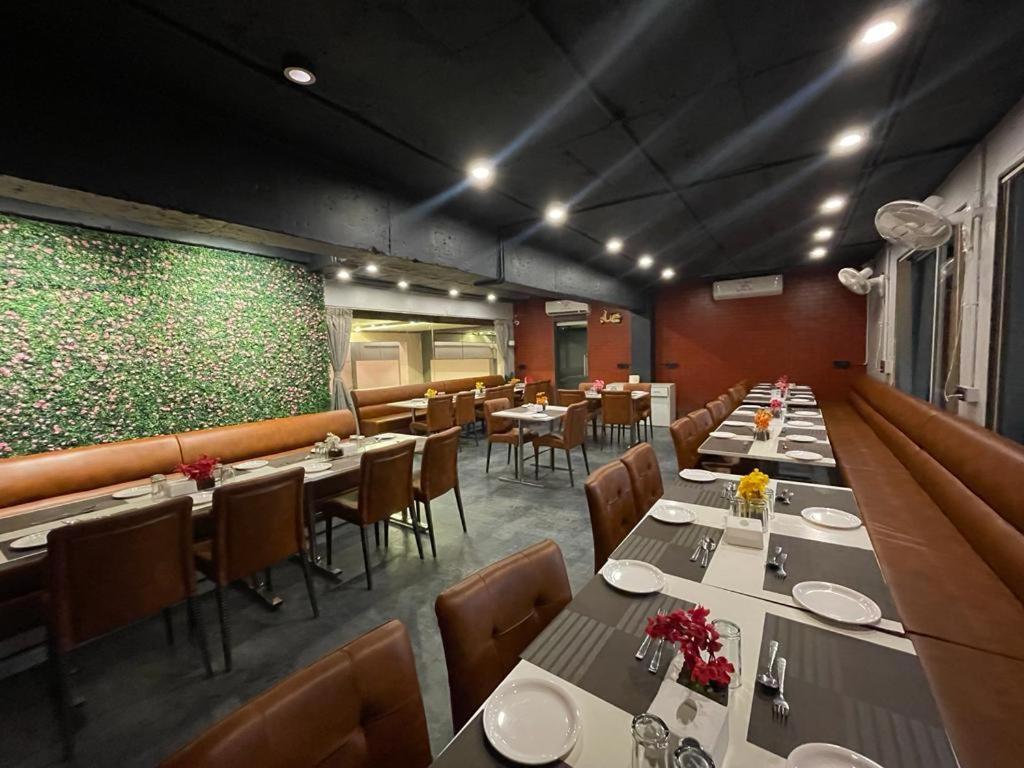 Hotel Rasika Inn - Housity