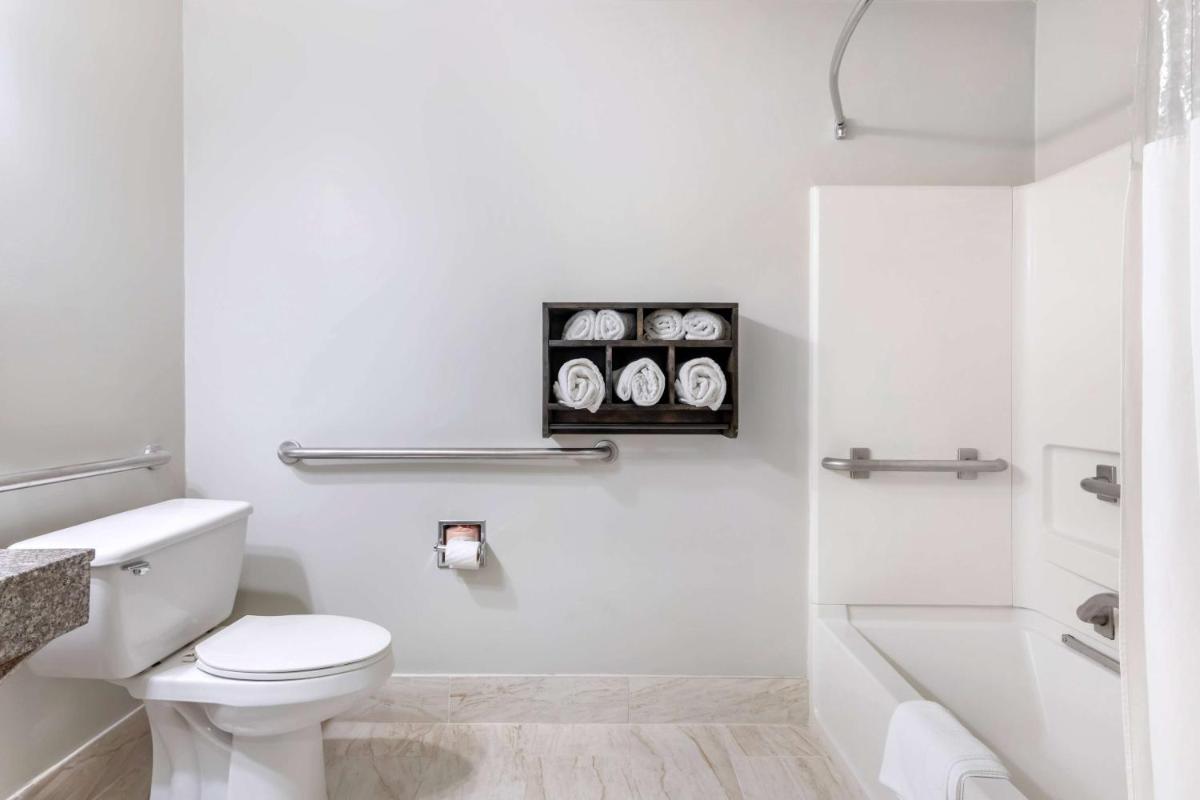 Baymont by Wyndham Kennesaw - Housity