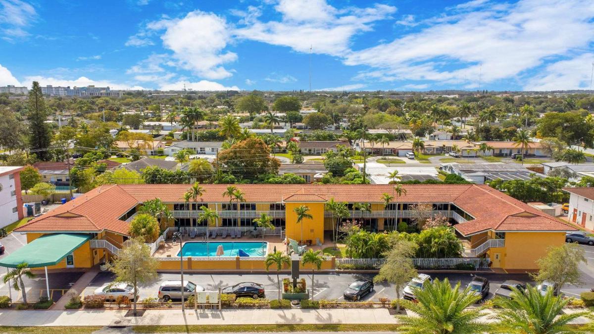 Quality Inn & Suites Airport-Cruise Port Hollywood - Housity