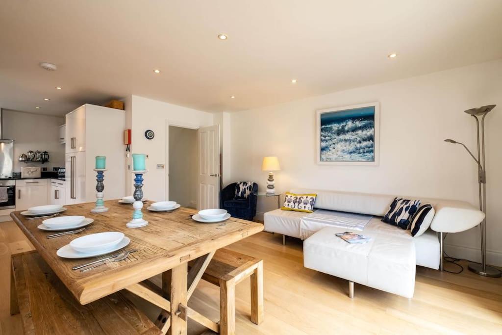 Derowen, Port Isaac Bay Holidays - Housity