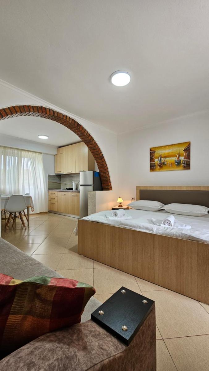 Aliaj's Guest House - Housity