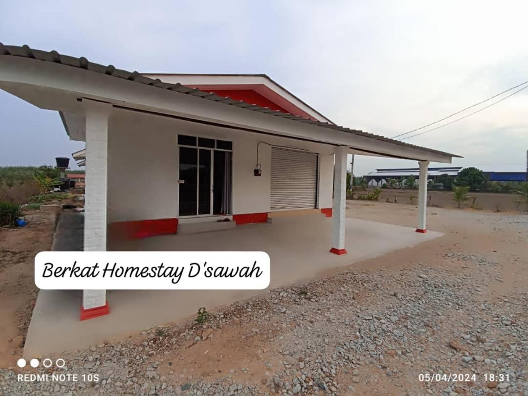 Homestay Berkat D'sawah Tasek Berangan Pasir Mas - Housity