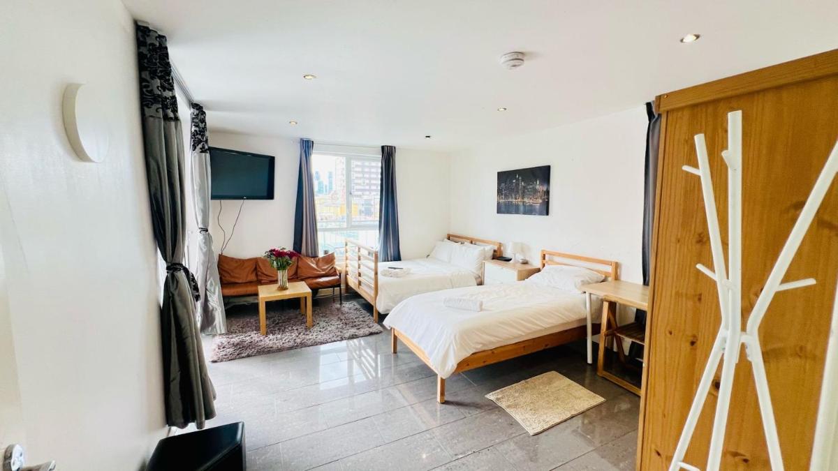 City view Sunset Luxurious Apartment in London Zone-1 Including one Family twin Room with its Own Stunning Private Terrace - Housity