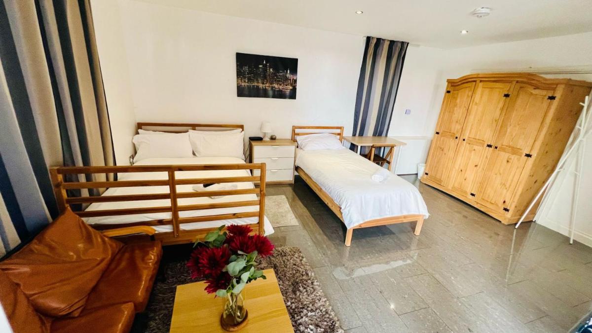 City view Sunset Luxurious Apartment in London Zone-1 Including one Family twin Room with its Own Stunning Private Terrace - Hizvo