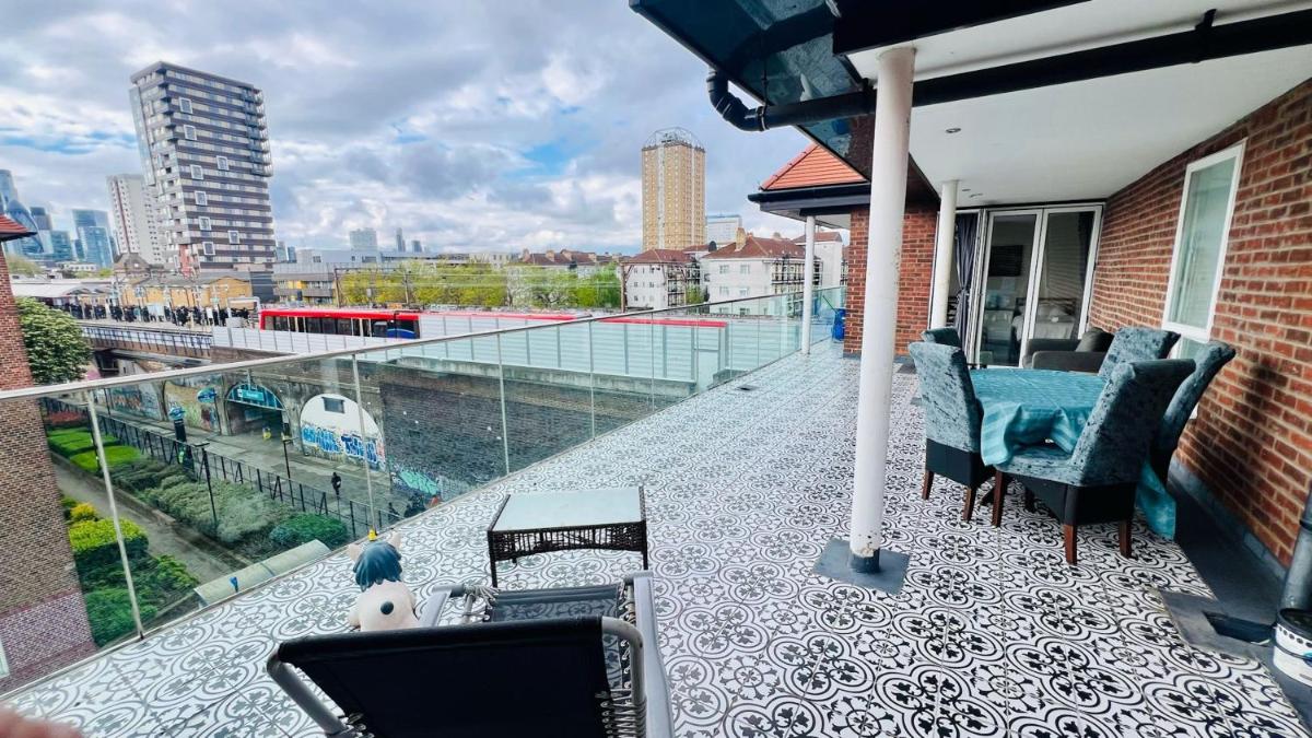 City view Sunset Luxurious Apartment in London Zone-1 Including one Family twin Room with its Own Stunning Private Terrace - Housity