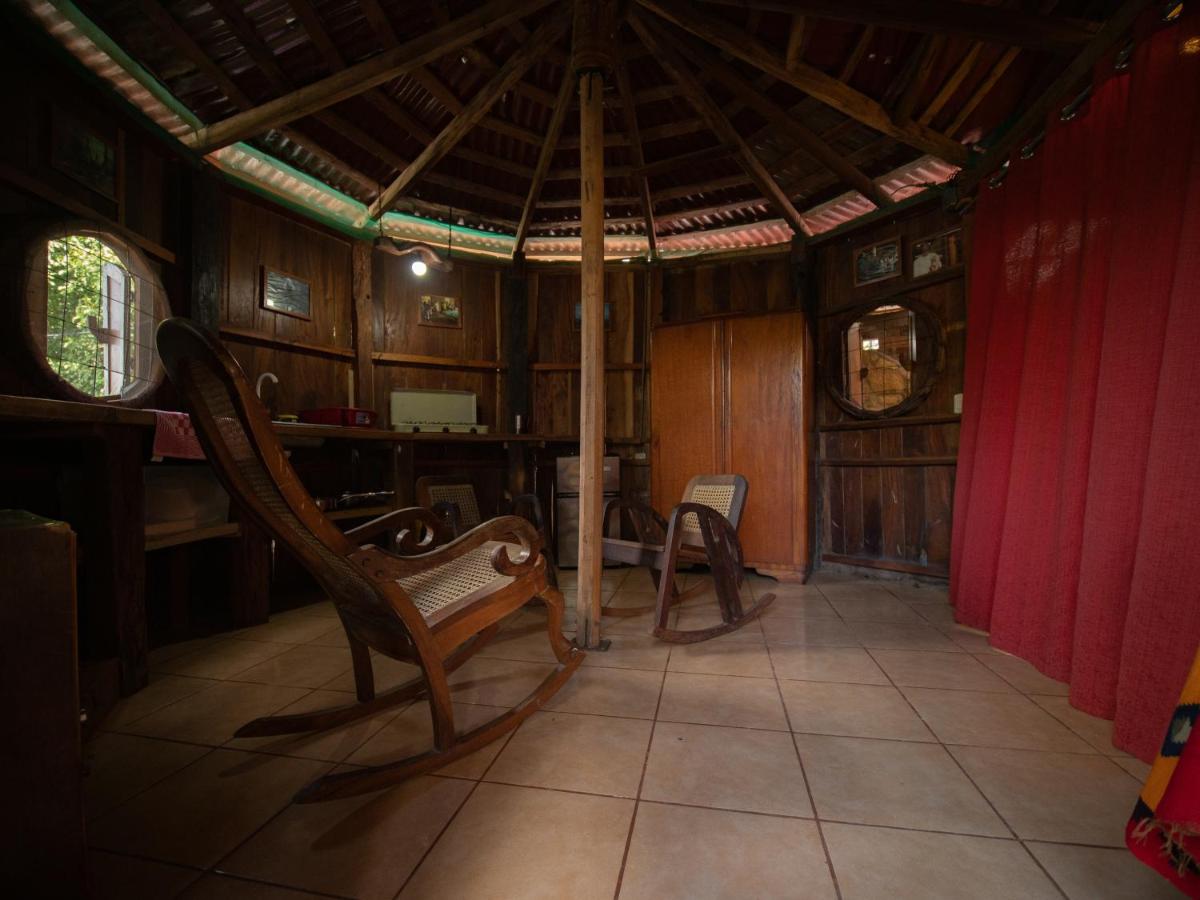 1 bedroom cabin, 3 blocks from beach and center of San Juan - Housity
