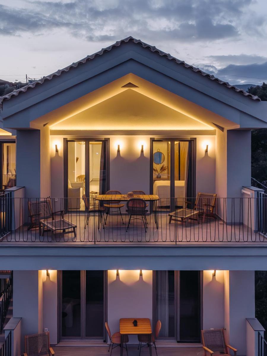 Trizonia Mare Suites - Housity