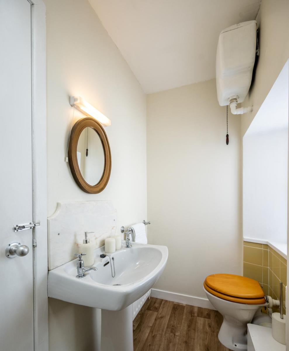 6 Shorehead, Portsoy - Housity