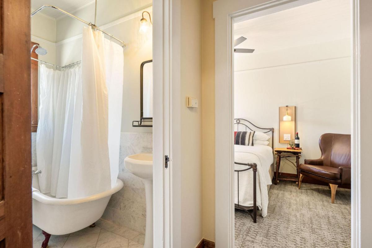 Sonoma Hotel - Housity