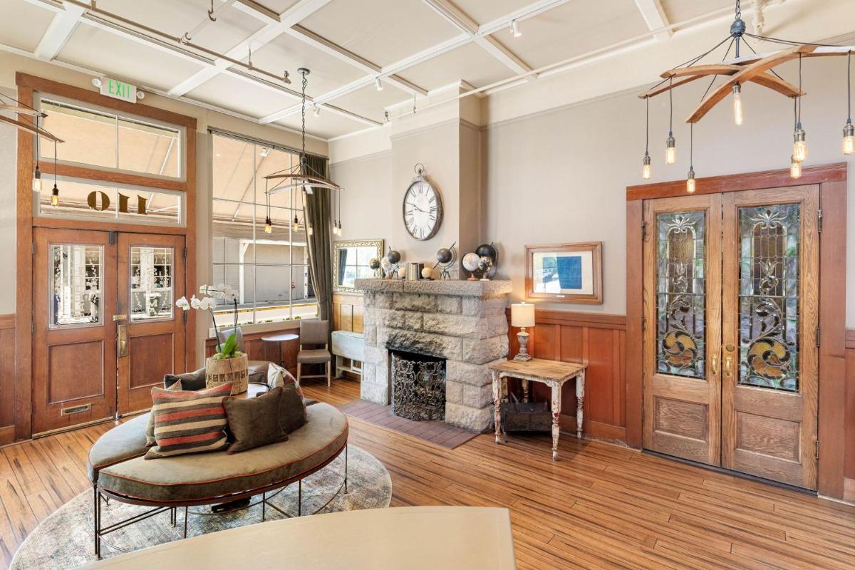 Sonoma Hotel - Housity