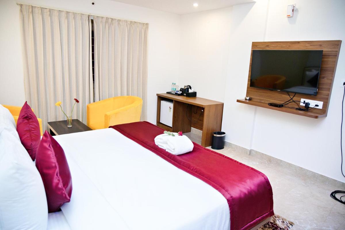 Villa Grand Hotel Near Kempegowda International Airport - Housity