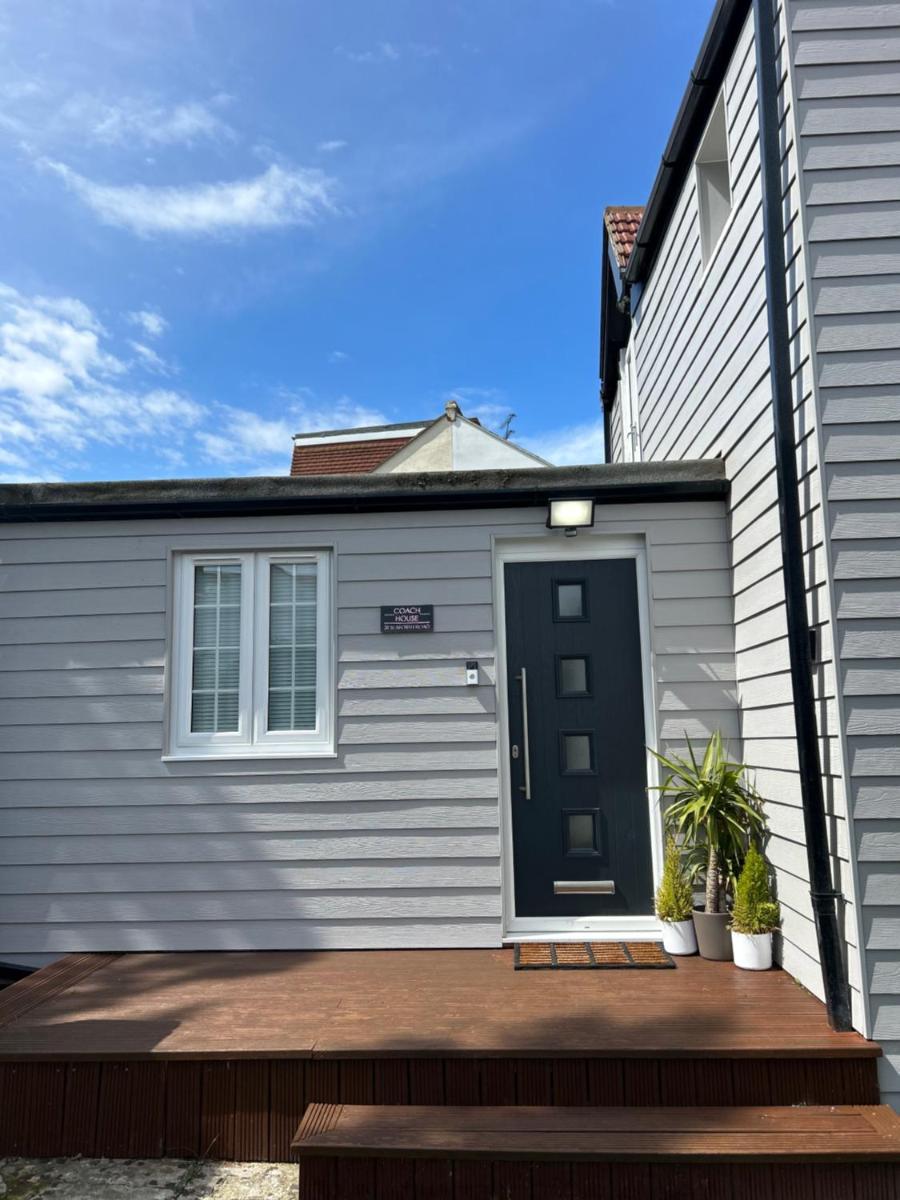Westcliff-on-Sea Coach house - Housity