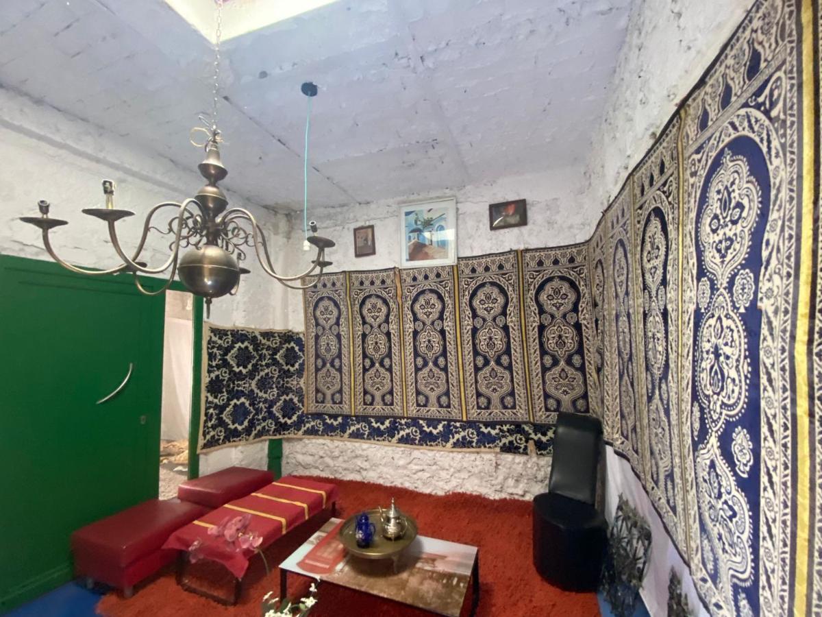 Hostal Valencia - private room with bathroom - Housity
