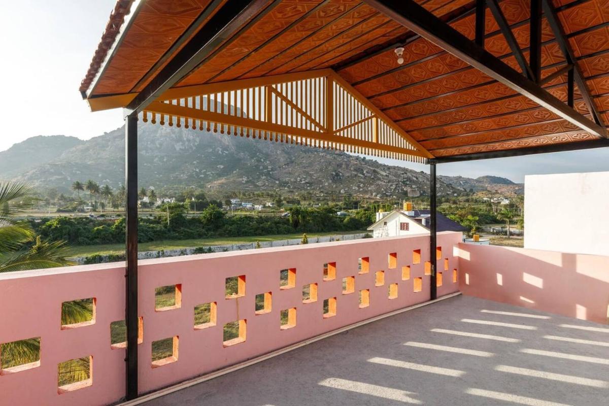 Cottage with Nandi Hill View - Housity