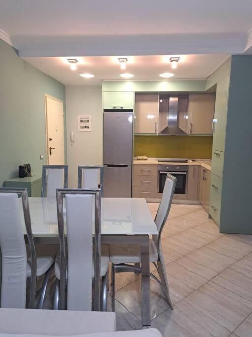 Family flat in Saranda - Housity