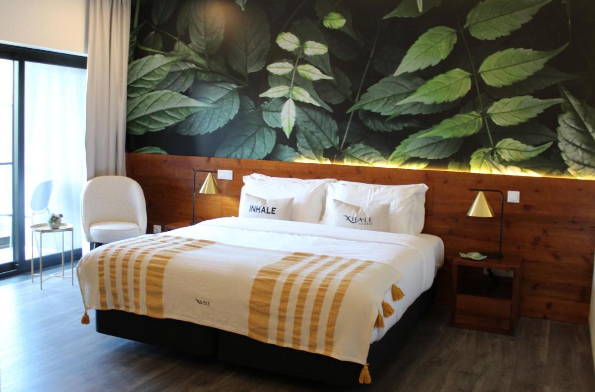Uma cama ou camas num quarto em Xhale Azores