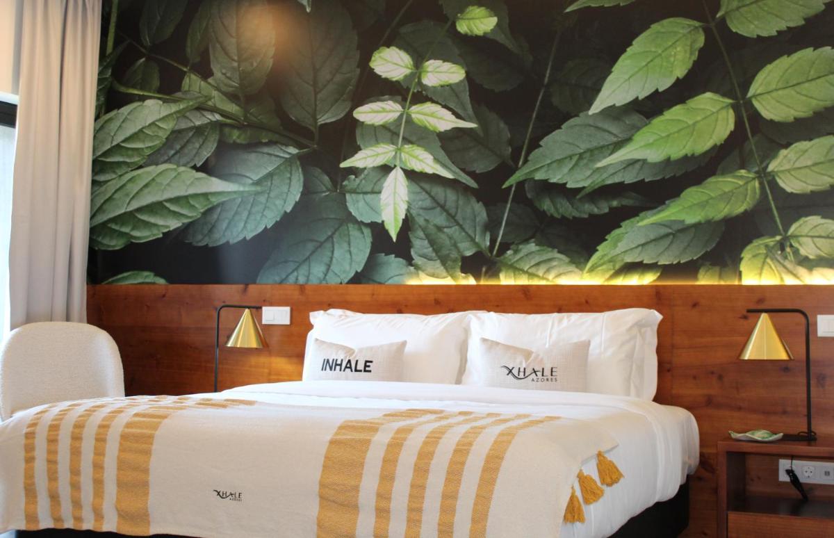 Uma cama ou camas num quarto em Xhale Azores