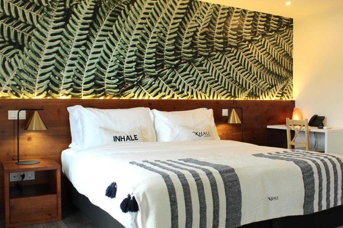 Uma cama ou camas num quarto em Xhale Azores